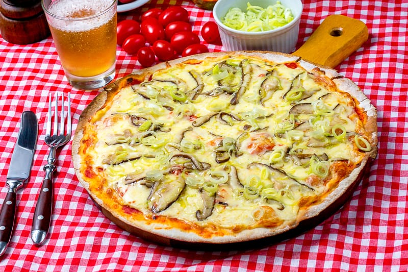 Pizza Shitake com Alho Poró